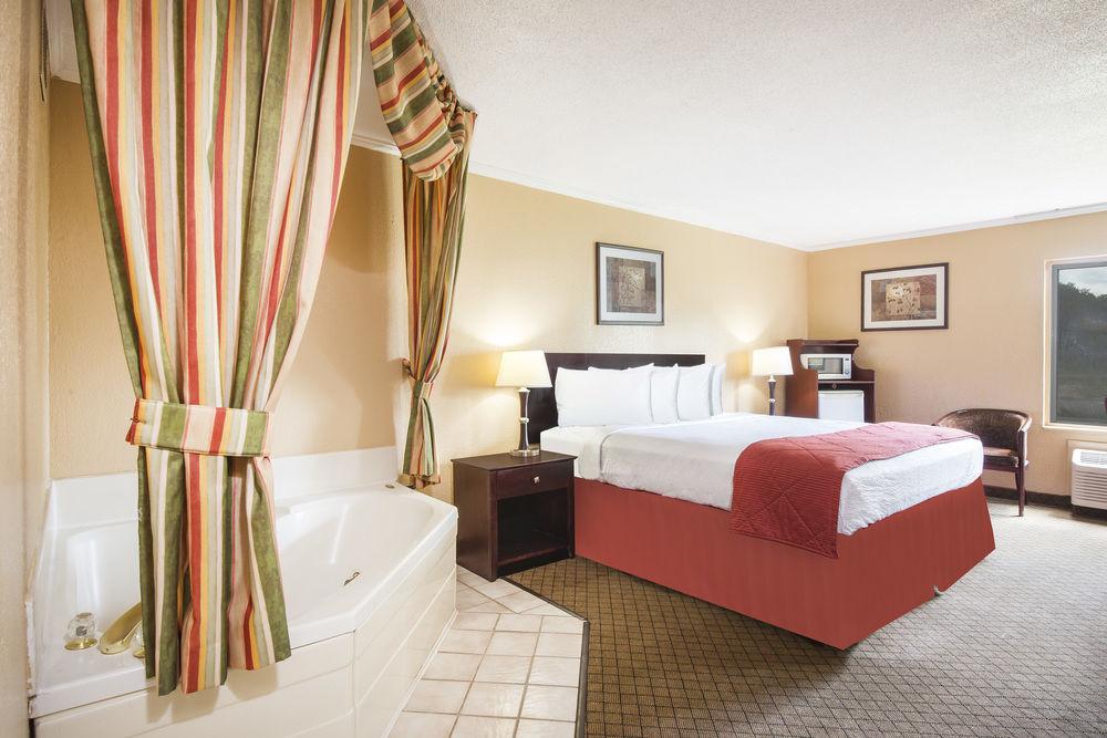 Red Roof Inn Ashtabula - Austinburg Bagian luar foto